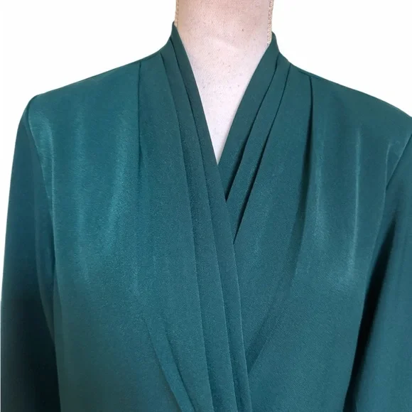 Bryan Womens Blouse Size 12 Dark Green Long Sleeve Pleated V Neck - Picture 3 of 8